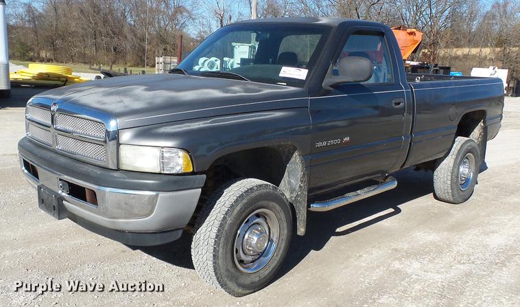 image for item DD2361 2002 Dodge Ram 2500 pickup truck