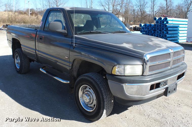 image for item DD2361 2002 Dodge Ram 2500 pickup truck