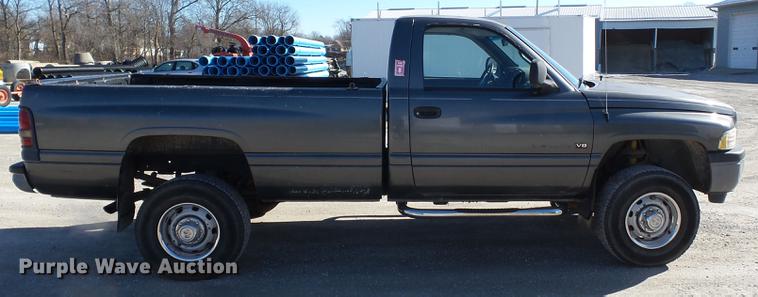 image for item DD2361 2002 Dodge Ram 2500 pickup truck