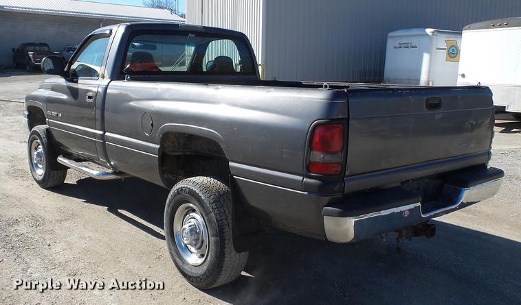 image for item DD2361 2002 Dodge Ram 2500 pickup truck