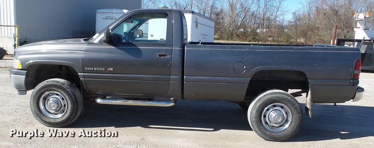 image for item DD2361 2002 Dodge Ram 2500 pickup truck