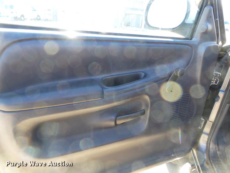 image for item DD2361 2002 Dodge Ram 2500 pickup truck