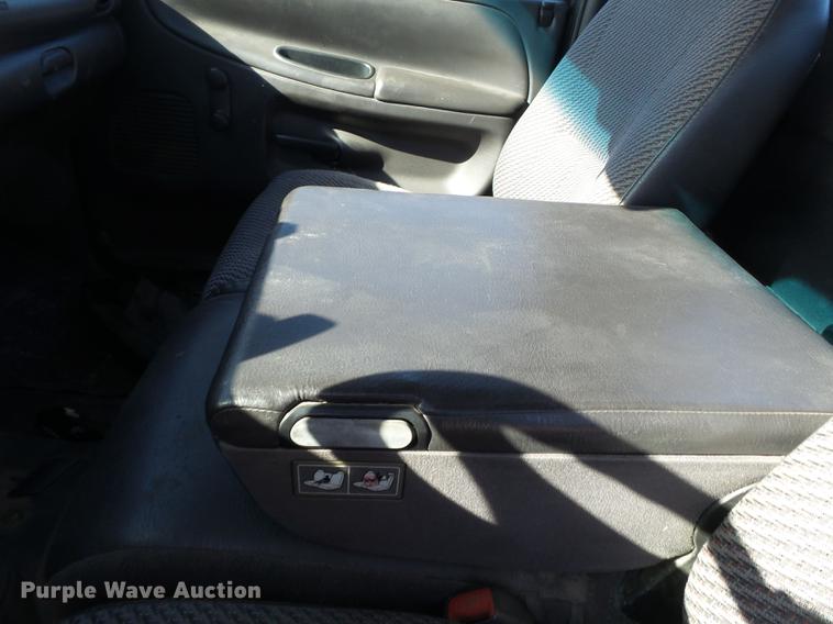 image for item DD2361 2002 Dodge Ram 2500 pickup truck