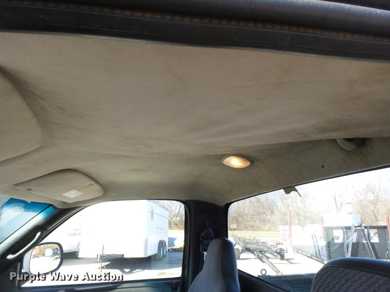 image for item DD2361 2002 Dodge Ram 2500 pickup truck