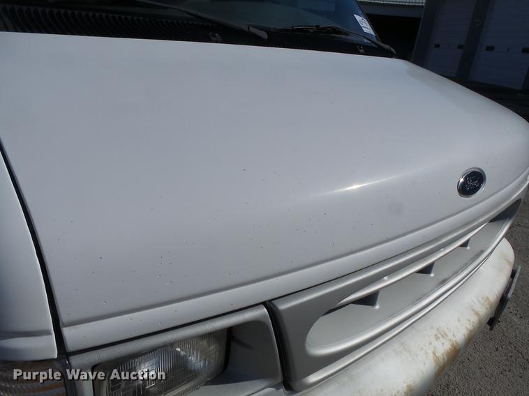 image for item DD2362 2001 Ford E150 van