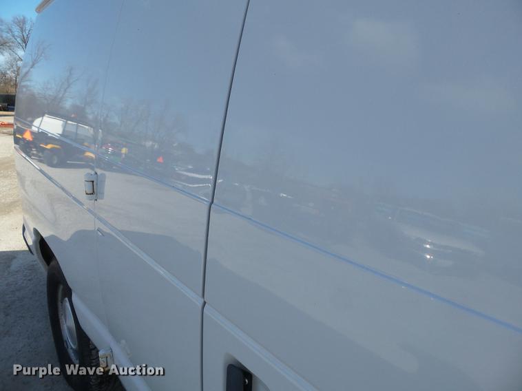 image for item DD2362 2001 Ford E150 van