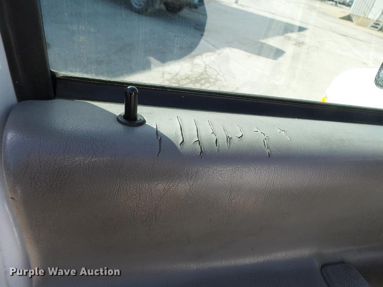 image for item DD2362 2001 Ford E150 van