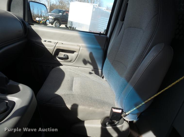 image for item DD2362 2001 Ford E150 van