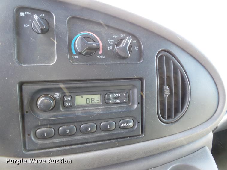 image for item DD2362 2001 Ford E150 van