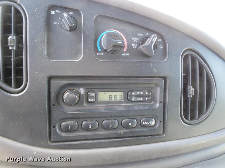 image for item DD2362 2001 Ford E150 van