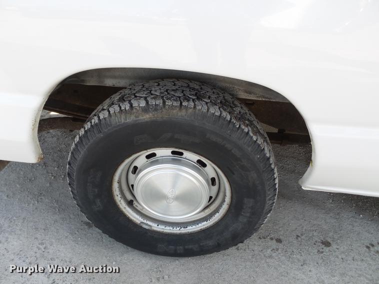 image for item DD2362 2001 Ford E150 van