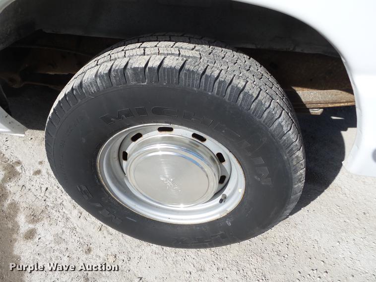 image for item DD2362 2001 Ford E150 van