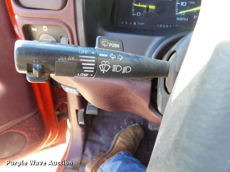 image for item DD2363 1995 Chevrolet K2500 pickup truck