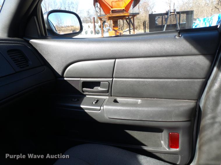 image for item DD2365 2007 Ford Crown Victoria Police Interceptor