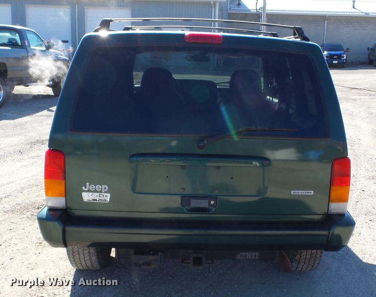 image for item DD2371 2000 Jeep Cherokee SUV
