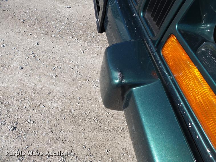 image for item DD2371 2000 Jeep Cherokee SUV