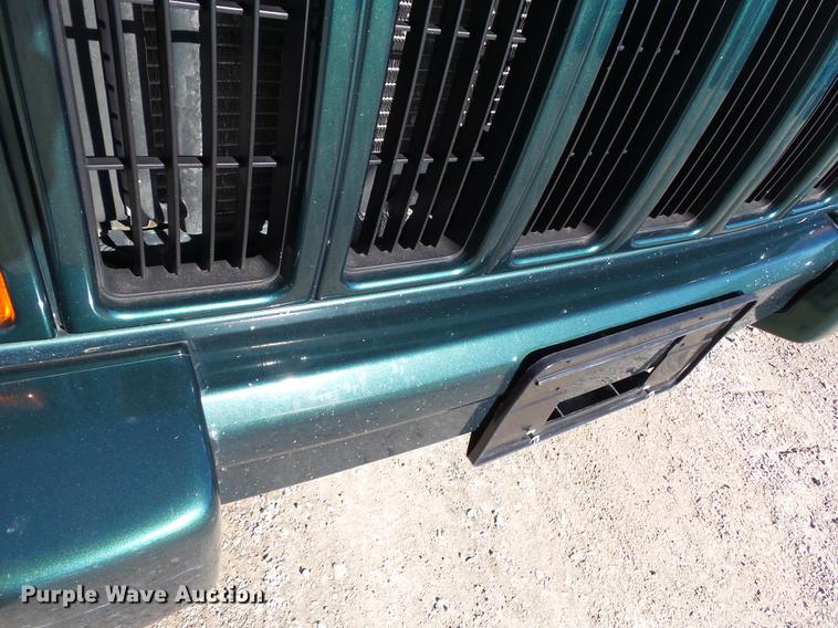 image for item DD2371 2000 Jeep Cherokee SUV