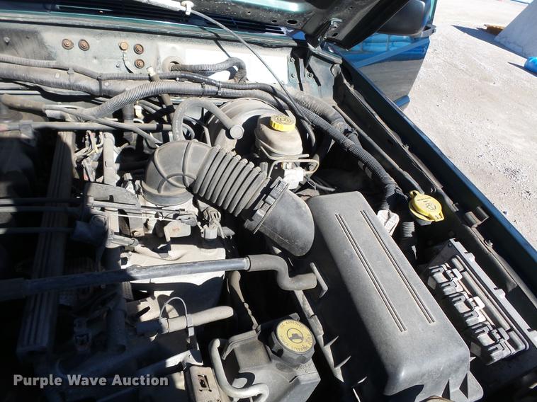 image for item DD2371 2000 Jeep Cherokee SUV