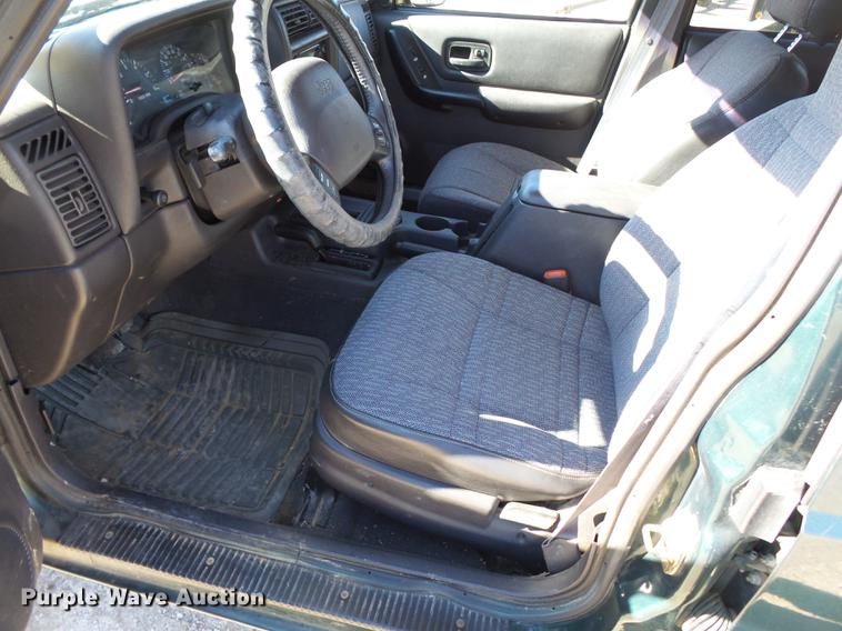 image for item DD2371 2000 Jeep Cherokee SUV