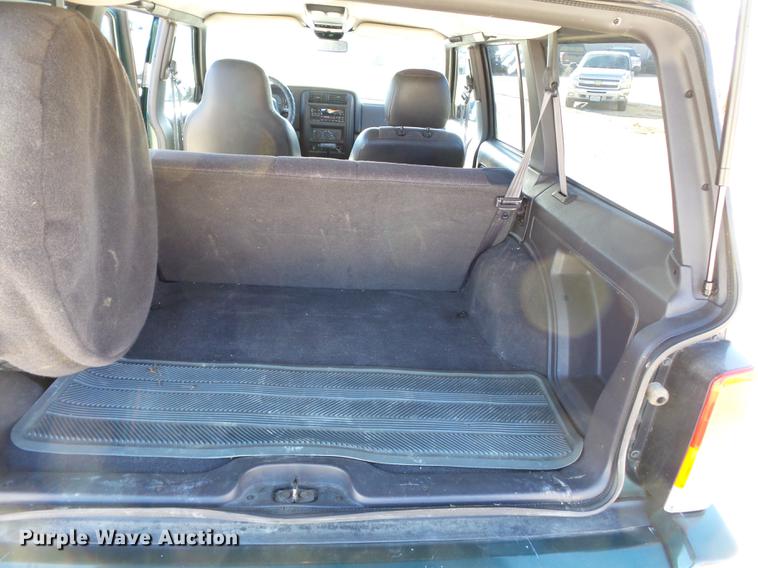 image for item DD2371 2000 Jeep Cherokee SUV