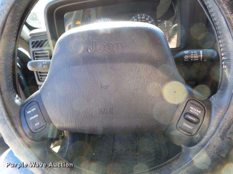 image for item DD2371 2000 Jeep Cherokee SUV