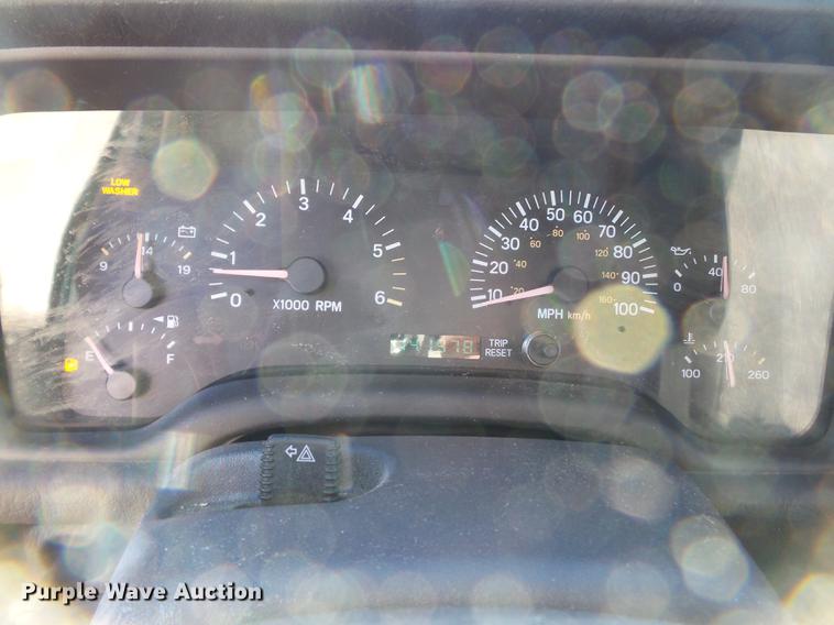 image for item DD2371 2000 Jeep Cherokee SUV