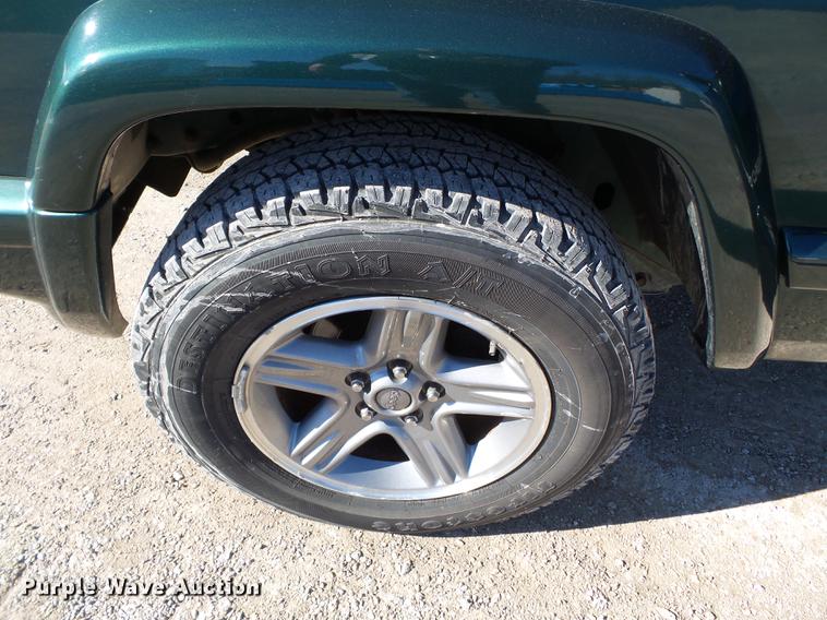 image for item DD2371 2000 Jeep Cherokee SUV