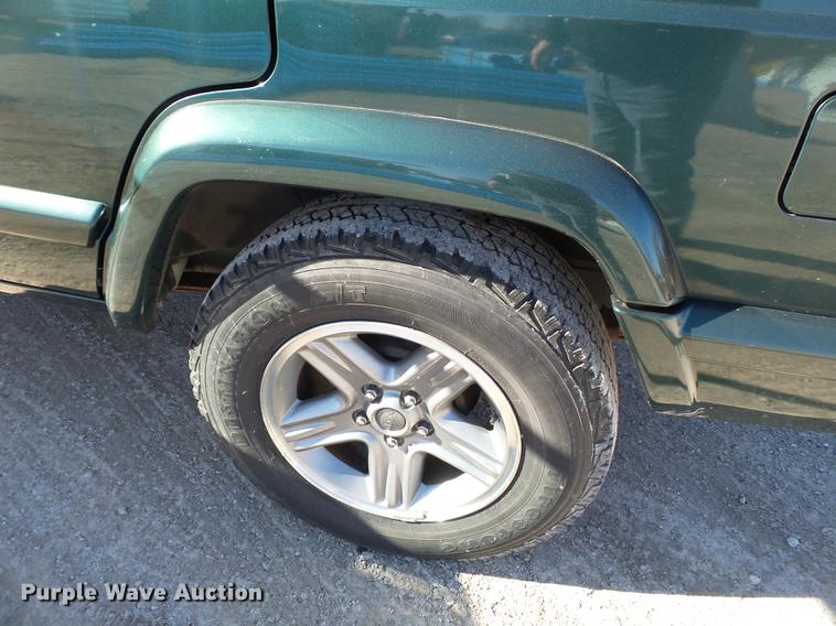 image for item DD2371 2000 Jeep Cherokee SUV