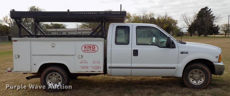 image for item DD3507 1999 Ford F350 Super Duty SuperCab pickup truck