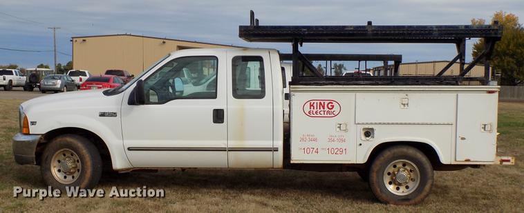 image for item DD3507 1999 Ford F350 Super Duty SuperCab pickup truck