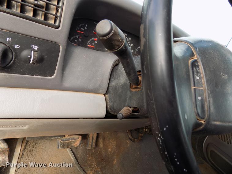 image for item DD3507 1999 Ford F350 Super Duty SuperCab pickup truck