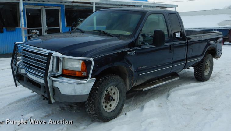 image for item DE5976 1999 Ford F250 Super Duty Super Cab pickup truck