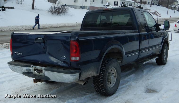 image for item DE5976 1999 Ford F250 Super Duty Super Cab pickup truck