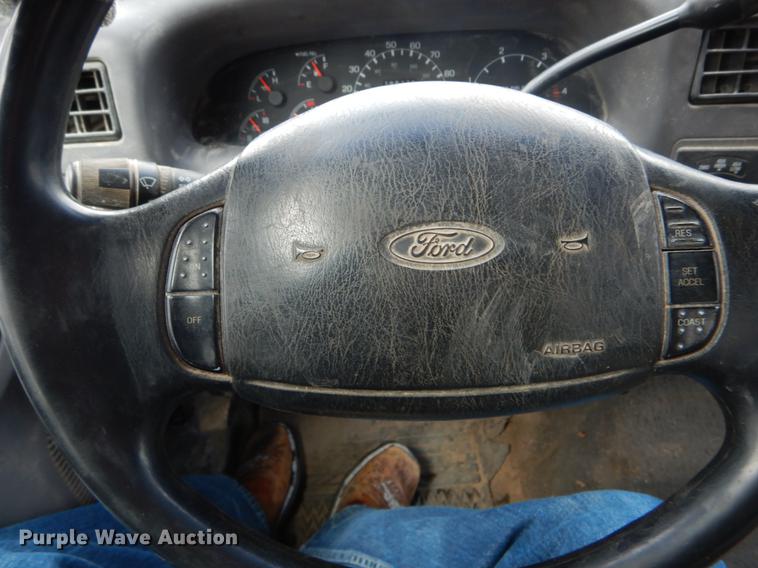 image for item DE5976 1999 Ford F250 Super Duty Super Cab pickup truck
