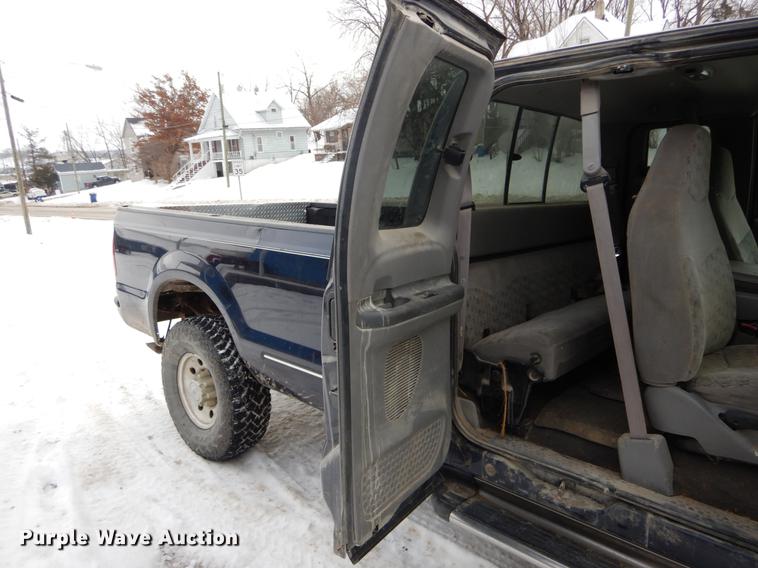 image for item DE5976 1999 Ford F250 Super Duty Super Cab pickup truck