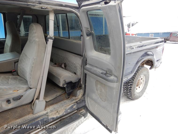 image for item DE5976 1999 Ford F250 Super Duty Super Cab pickup truck