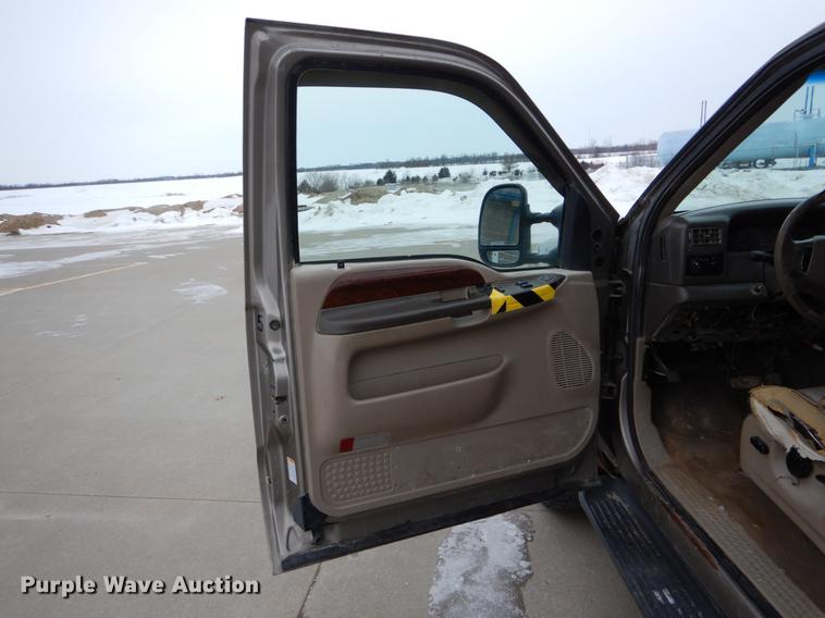 image for item DE5985 2002 Ford F250 Super Duty Lariat SuperCab utility bed pickup truck