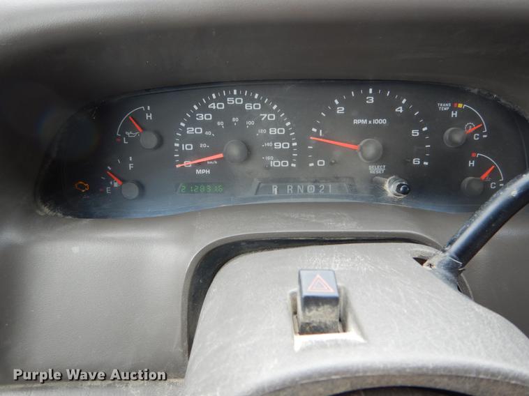 image for item DE5985 2002 Ford F250 Super Duty Lariat SuperCab utility bed pickup truck