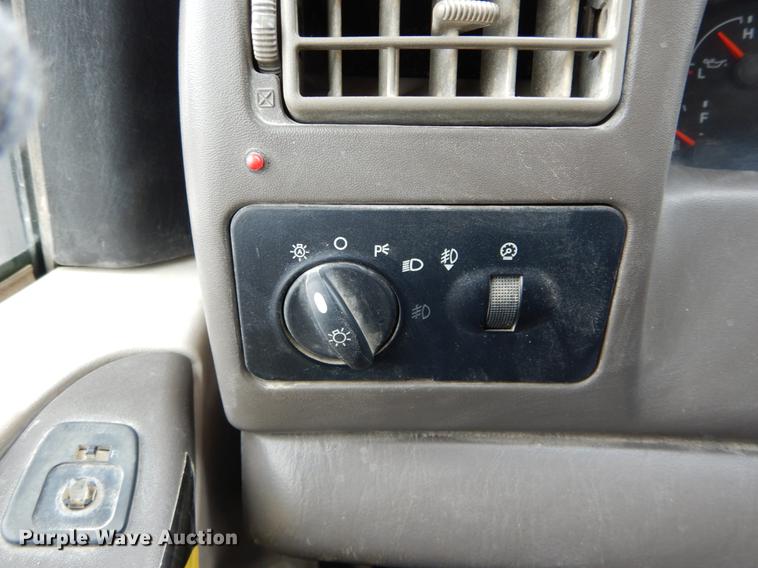 image for item DE5985 2002 Ford F250 Super Duty Lariat SuperCab utility bed pickup truck