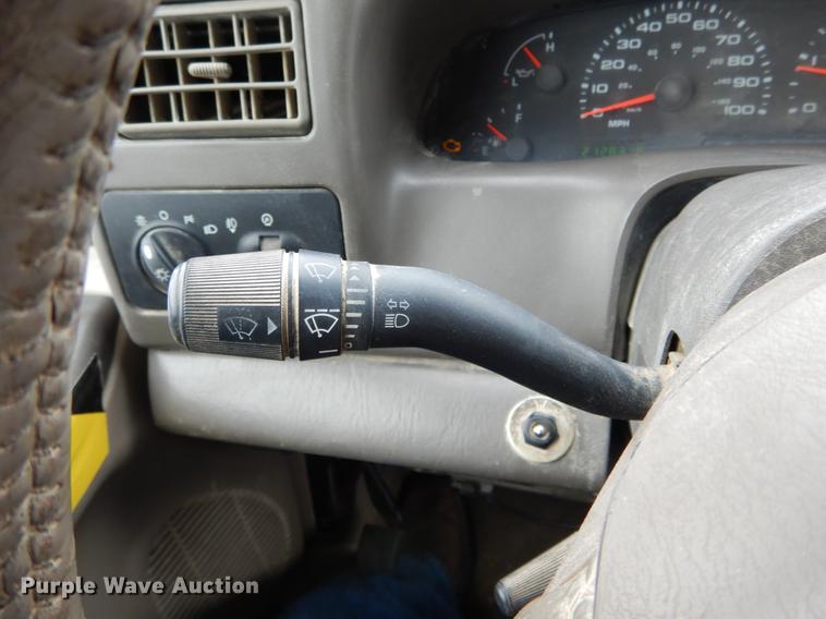 image for item DE5985 2002 Ford F250 Super Duty Lariat SuperCab utility bed pickup truck