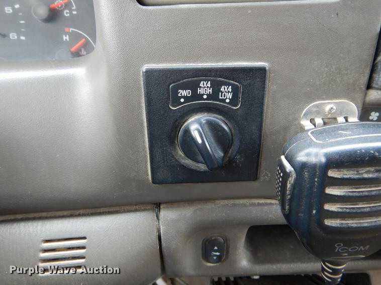 image for item DE5985 2002 Ford F250 Super Duty Lariat SuperCab utility bed pickup truck