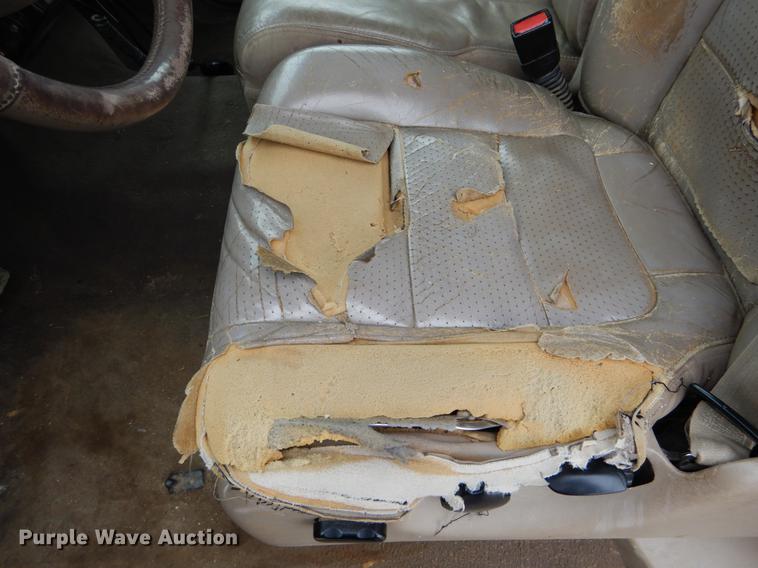 image for item DE5985 2002 Ford F250 Super Duty Lariat SuperCab utility bed pickup truck