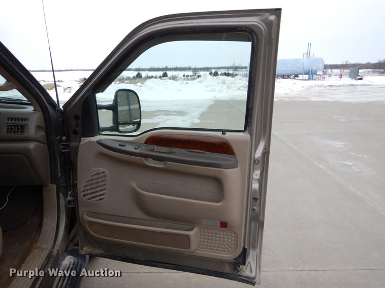 image for item DE5985 2002 Ford F250 Super Duty Lariat SuperCab utility bed pickup truck