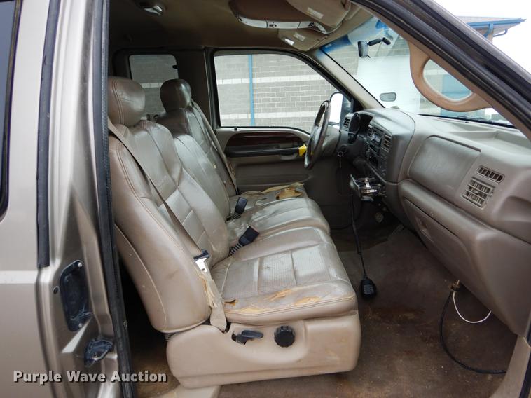 image for item DE5985 2002 Ford F250 Super Duty Lariat SuperCab utility bed pickup truck