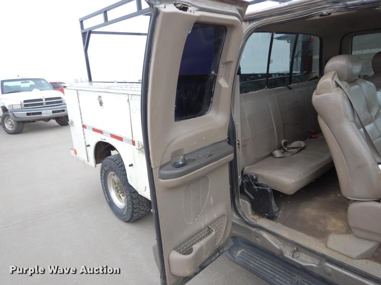 image for item DE5985 2002 Ford F250 Super Duty Lariat SuperCab utility bed pickup truck