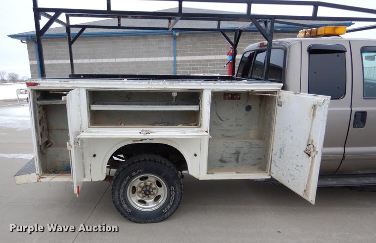 image for item DE5985 2002 Ford F250 Super Duty Lariat SuperCab utility bed pickup truck