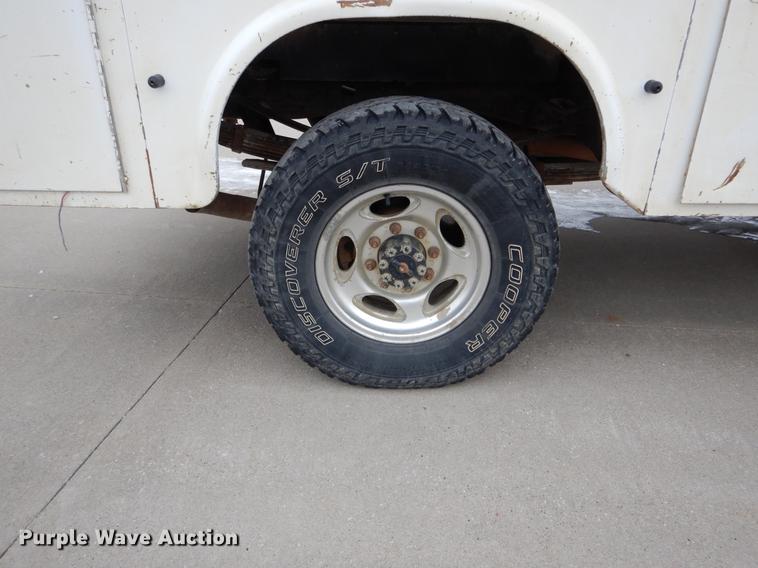 image for item DE5985 2002 Ford F250 Super Duty Lariat SuperCab utility bed pickup truck