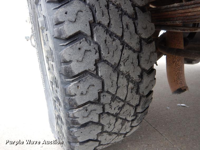 image for item DE5985 2002 Ford F250 Super Duty Lariat SuperCab utility bed pickup truck