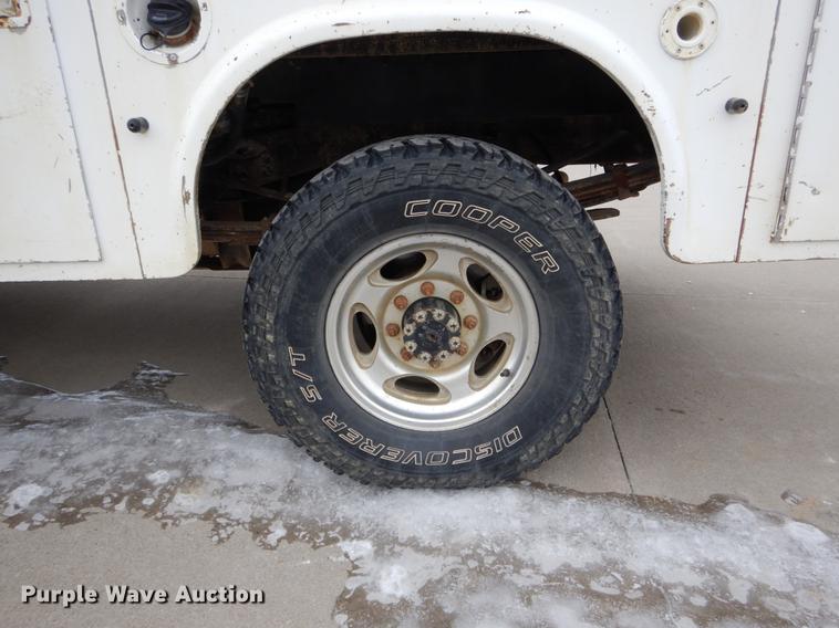 image for item DE5985 2002 Ford F250 Super Duty Lariat SuperCab utility bed pickup truck