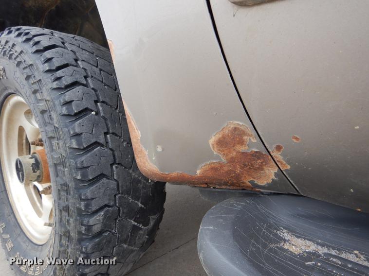 image for item DE5985 2002 Ford F250 Super Duty Lariat SuperCab utility bed pickup truck